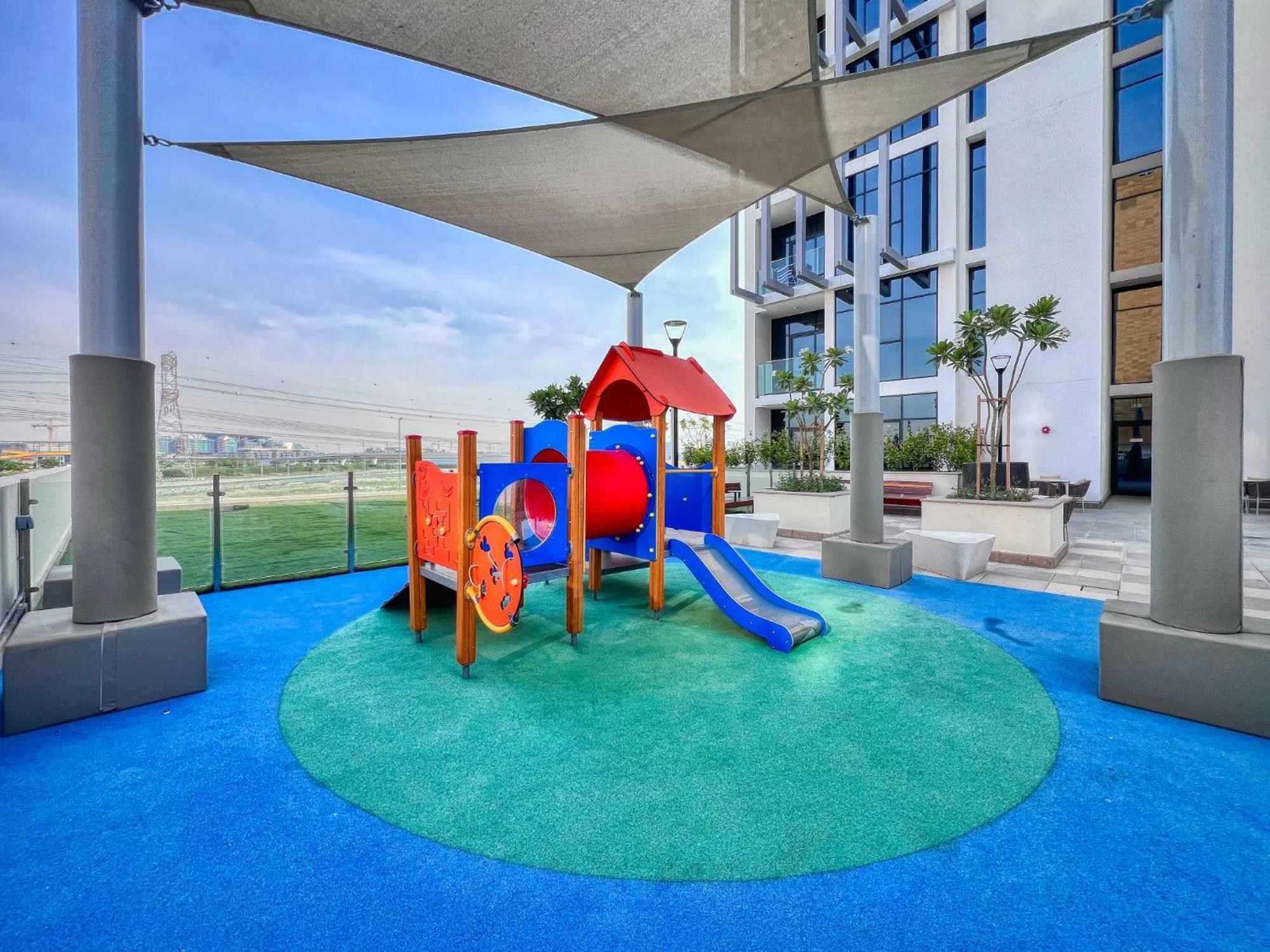 Dream - 2 Bedroom With Balcony & Pool Access, Azizi Riviera Apartment Dubai