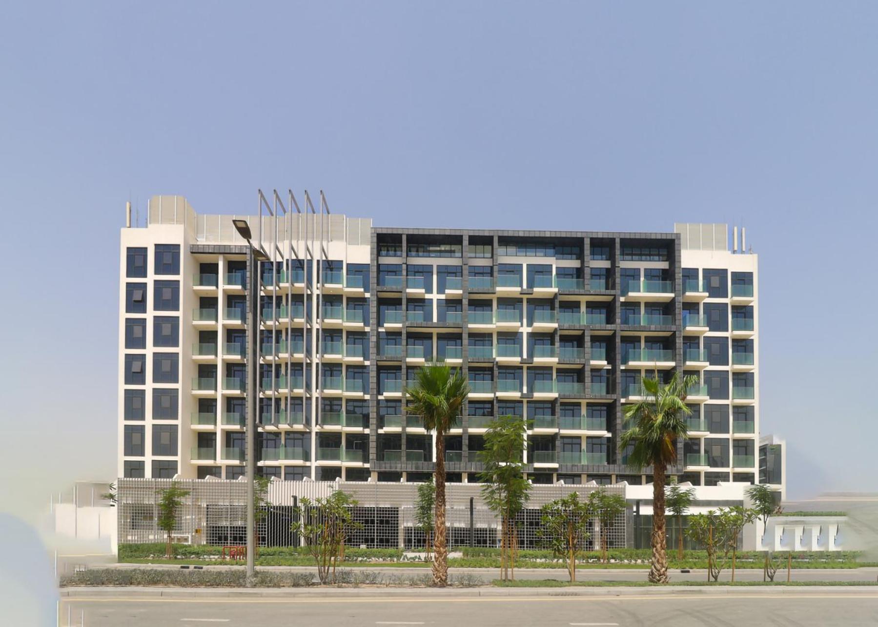 Dream - 2 Bedroom With Balcony & Pool Access, Azizi Riviera Dubai